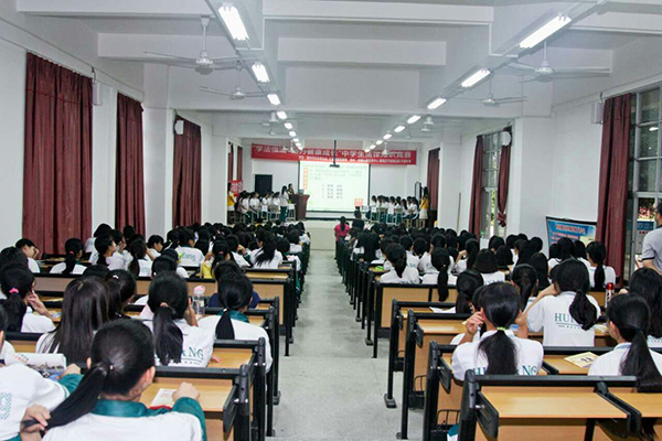 學法懂法，助力健康成長”少女法律知識競賽在平潭中學舉行